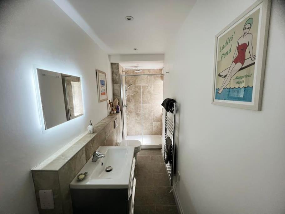 Self-Contained Ensuite Double Or Twin Bedroom In Pentir Bangor  Esterno foto